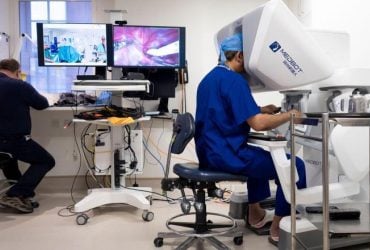 Лондонський хірург прооперував пацієнта на відстані 2400 км за допомогою робота