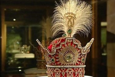 Гігантські діаманти, трон і золотий глобус: чим вражає королівська скарбниця Ірану