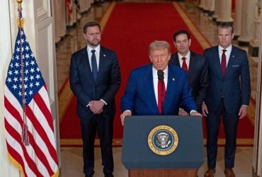 Обувной переполох в Белом доме: Трамп признался, действительно ли он покупает туфли чиновникам