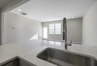 Как почистить раковину из нержавеющей стали: эксперт объяснила, что для этого нужно