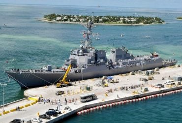 Авіаносець USS Abraham Lincoln має 9200-тонний щит від іранських дронів: про що йдеться