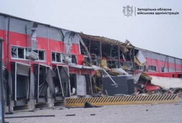 Россияне нанесли удар по терминалу Новой почты в Запорожье: много раненых (фото)