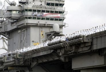 Секрет невидимости авианосца: почему гиганта USS Abraham Lincoln окрашивают именно в этот цвет