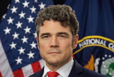 Уволился из-за войны с Ираном: ФБР подозревает в утечке информации топ-разведчика Трампа