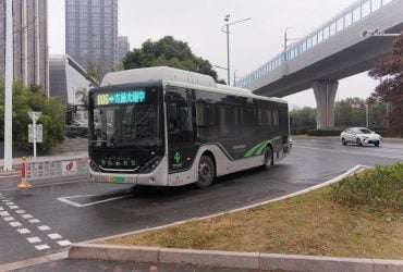 Тянет автобус с 54 пассажирами: Китай изготовил материал, который в 10 раз прочнее стали