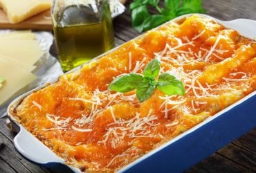 Відома шеф-кухарка 50 років вдосконалювала цей рецепт класичної лазаньї