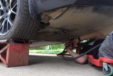 Мужчина разобрал свою Tesla Model 3 после 200 тысяч километров пробега и удивился: что он увидел