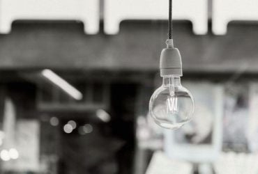 Почему лампочка Ильича так называется: какое отношение к ней имеет Ленин