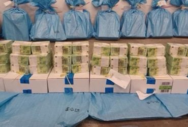 Угорці силоміць ввели невідому речовину співробітнику Ощадбанку після рейду: що відомо