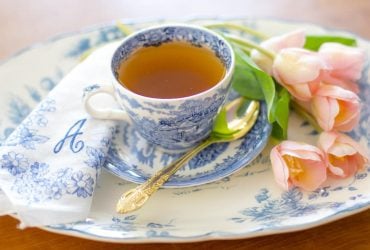 Ендокринологиня рекомендує пити цей напій під час їжі, щоб уникнути сонливості після