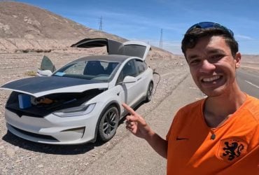 Водій Tesla застряг у пустелі Атакама з 1% батареї і знайшов несподіваний вихід
