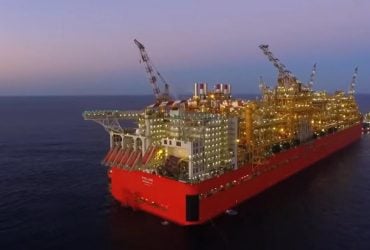 Найбільша плавуча платформа у світі Prelude здатна витримувати урагани