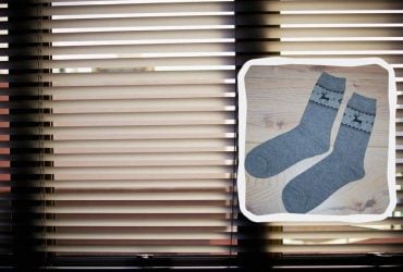 Элементарный способ отмыть жалюзи от пыли и жира, не снимая: нужен только старый носок