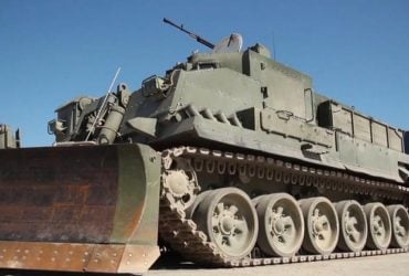 Россия приняла на вооружение новый инженерный танк: он заменит сразу три другие машины