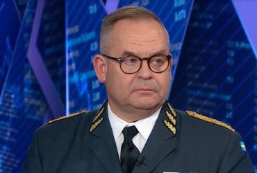 Конфликт в Иране помогает Путину вести войну против Украины, – главнокомандующий ВС Швеции