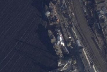 Чуть не затонул: появился новый снимок боевого ледокола россиян, который атаковала Украина