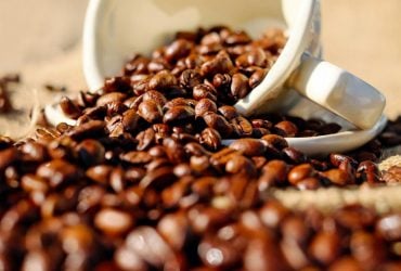 Как подделывают кофе известных брендов: назван продукт, которым заменяют настоящие зерна