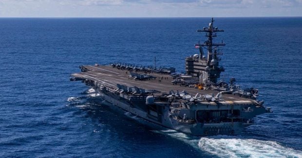 США відправляють авіаносець і три есмінці