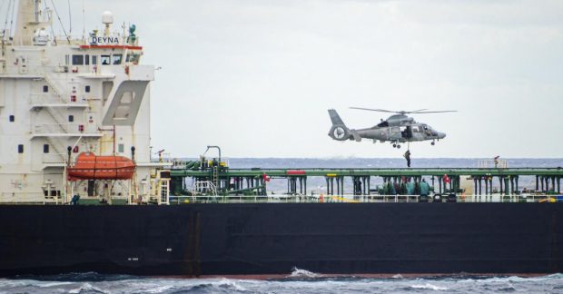 Спецназ Франції захопив танкер "тіньового флоту" РФ у Середземному морі