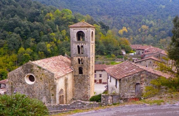 В Іспанії є неймовірне селище, яке ніби "застигло в часі": що у ньому особливого