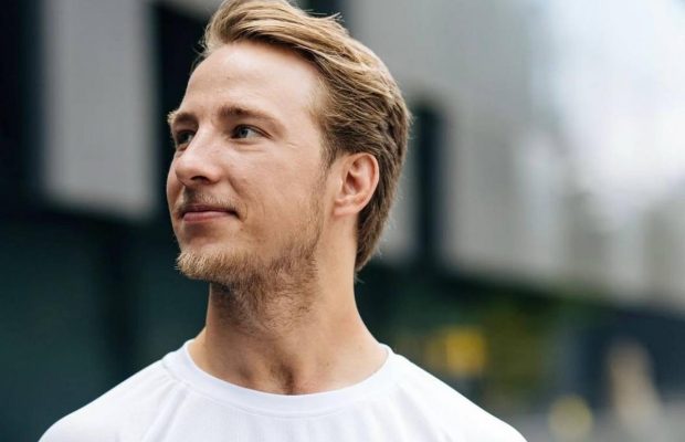 Головний герой "Холостяка-13" показав своїх батьків (фото)