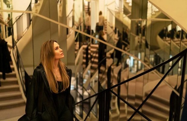 "Кутюр": огляд душевної драми з Анджеліною Джолі про долі людей по той бік модної індустрії