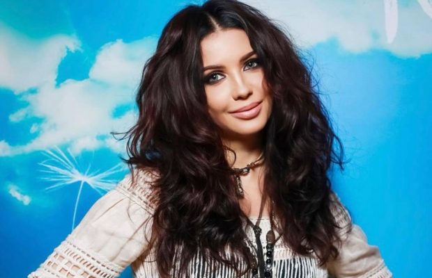 Зірка 2000-х вразила архівним фото: який вигляд мала cпівачка раніше