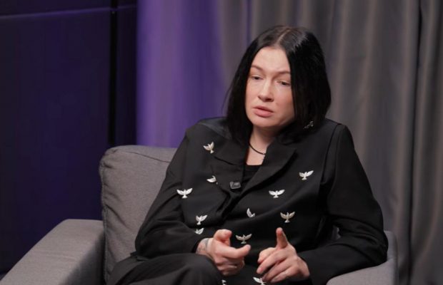 Известная певица сделала неожиданный прогноз об окончании войны в Украине