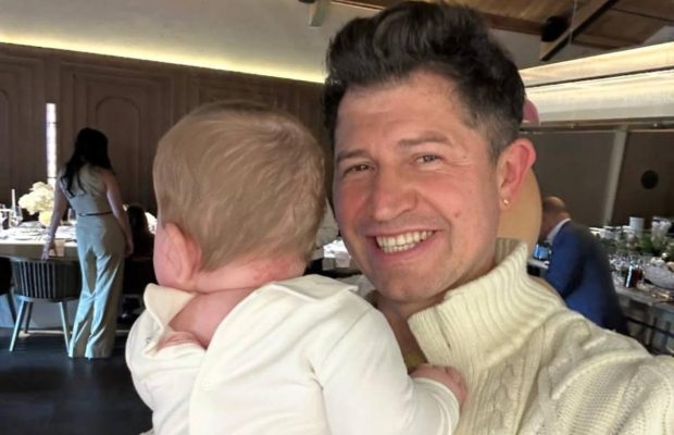 Джеджула показал свою 9-месячную дочь и поздравил её с праздником (видео)