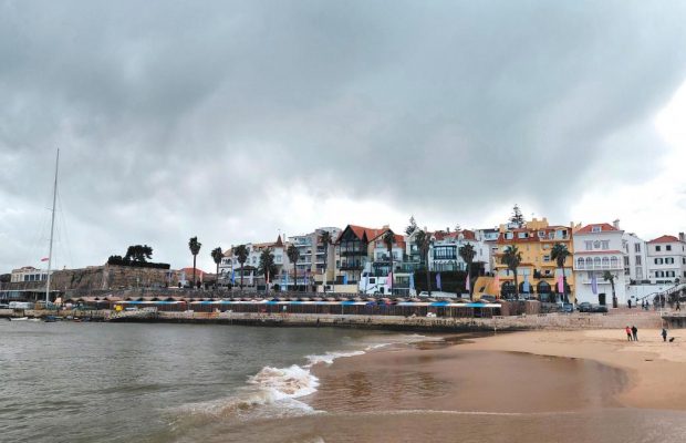 Кашкайш: затишний пляжний курорт в Португалії, де можна зазирнути в пащу Диявола