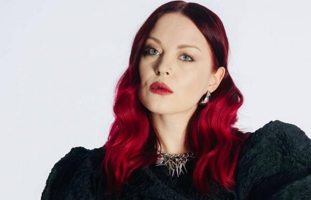 Известная певица откровенно рассказала об общении с родными из РФ: "Там нет сочувствия"