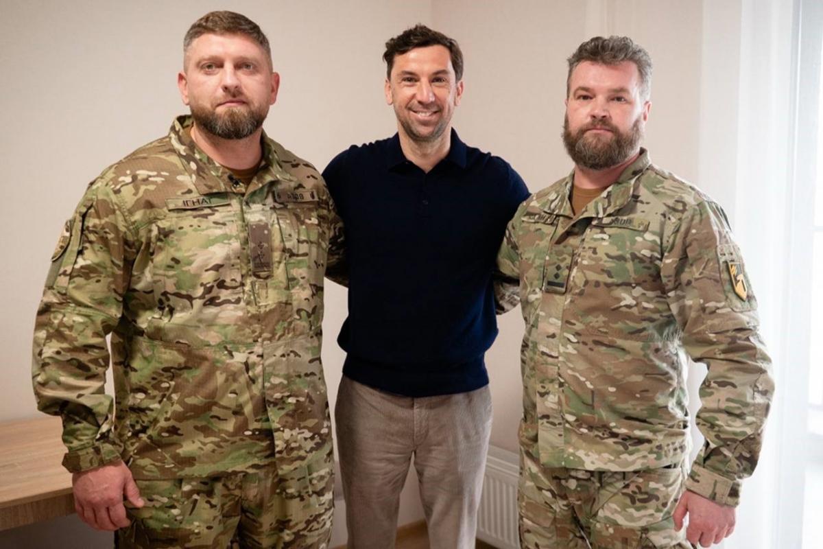 Защитник Мариуполя, боец 'Азова' Афендиков получил квартиру от Ахметова