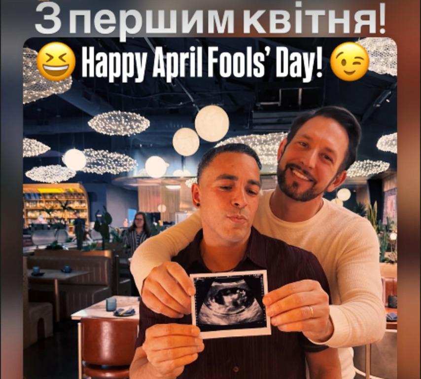 Участник 'Холостячки' с мужем пошутили, что ждут ребенка: реакция сети