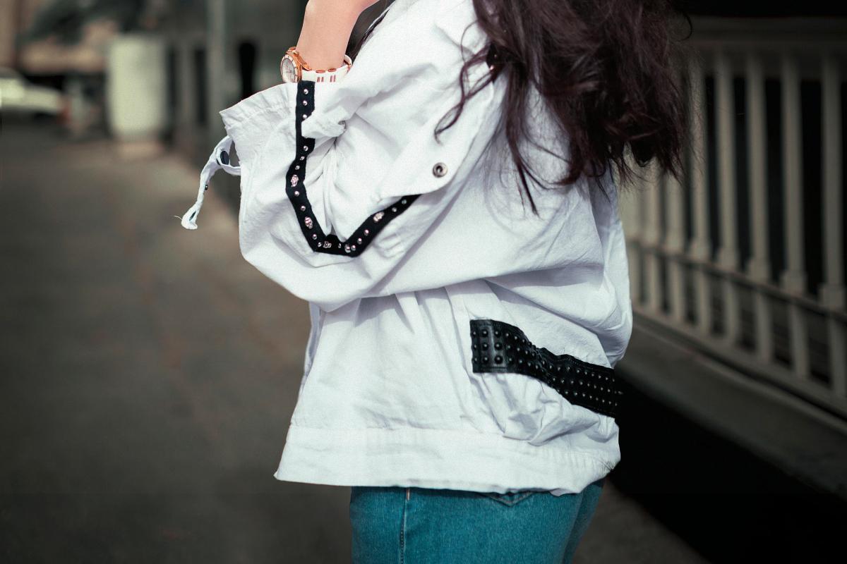 Можно ли носить ветровку с джинсами