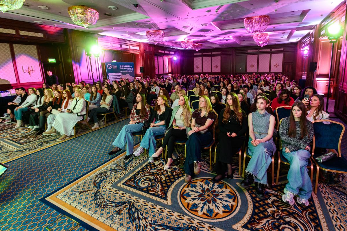 Жіноче лідерство, фінанси та підтримка ЗСУ: як пройшов Female Freedom Forum 2026 у Києві