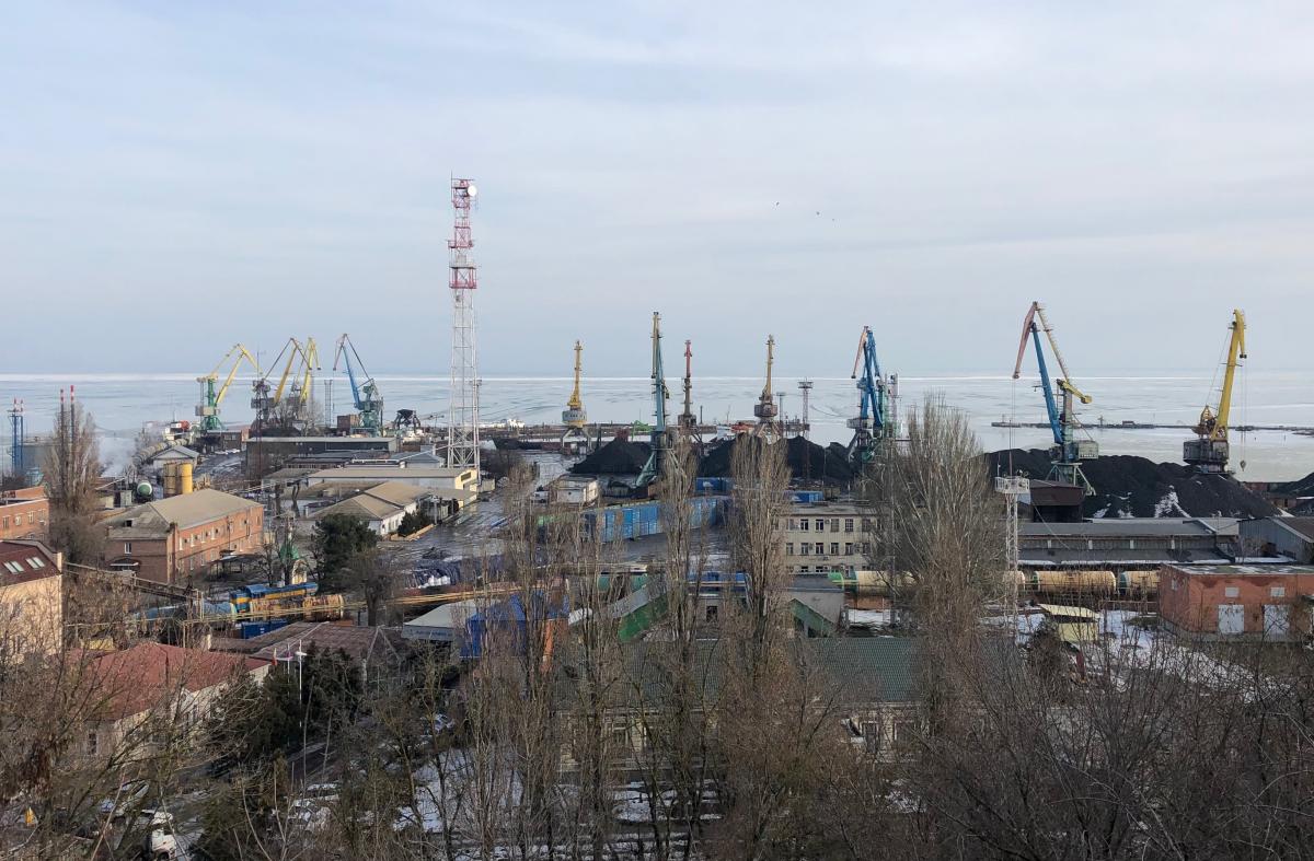 Попри удари по Україні, Росія поскаржилась на обстріл іноземного судна в Азовському морі