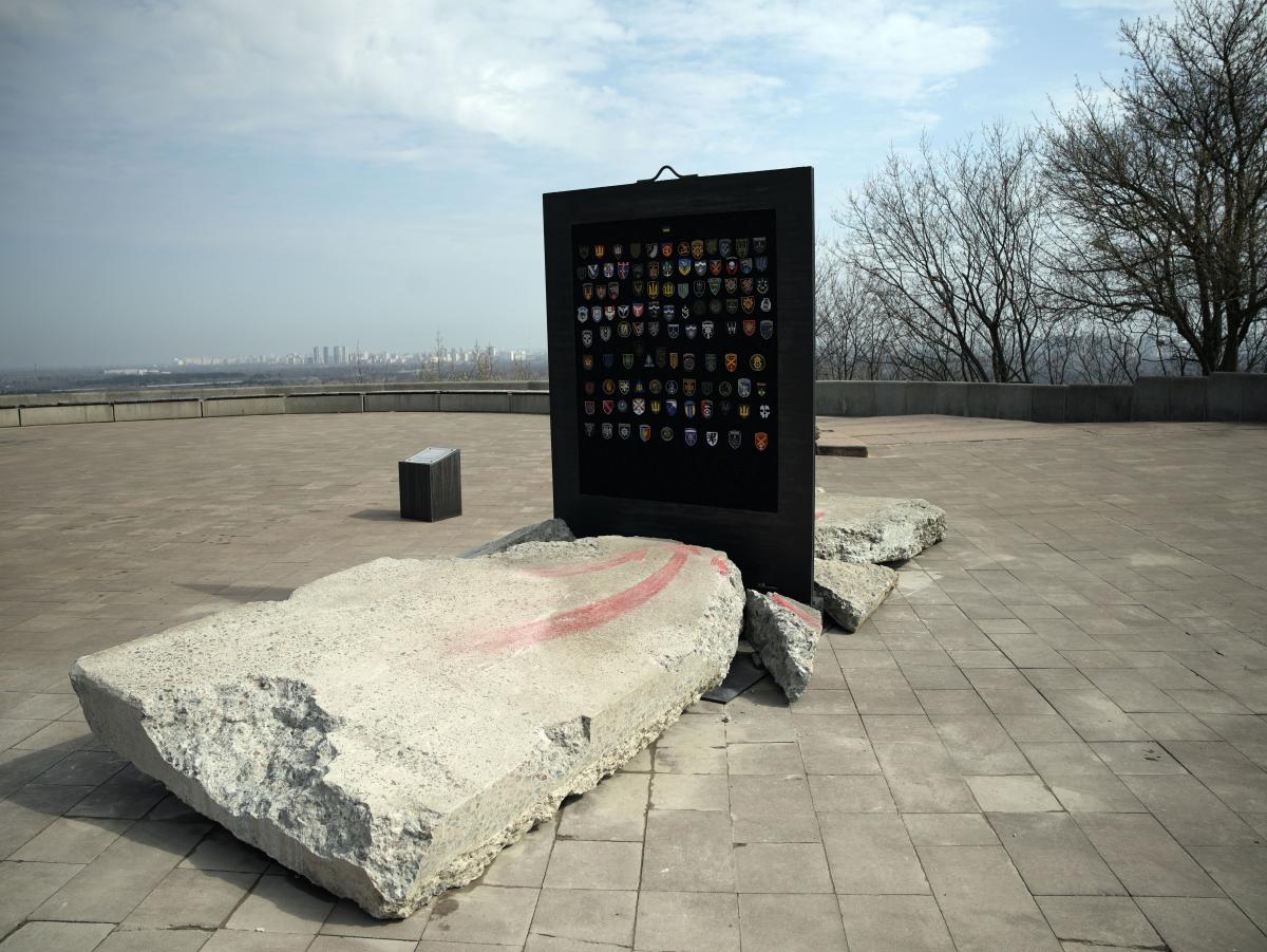 'Перелом в войне': в столице открыли инсталляцию к годовщине освобождения Киевской области 'Перелом в войне': в столице открыли инсталляцию к годовщине освобождения Киевской области