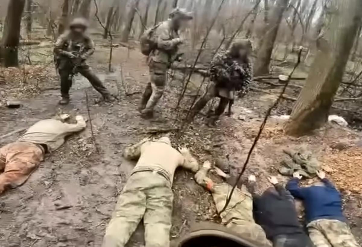 'Командири покинули без їжі та зв'язку три доби тому': в полон ЗСУ здалися п'ятеро росіян