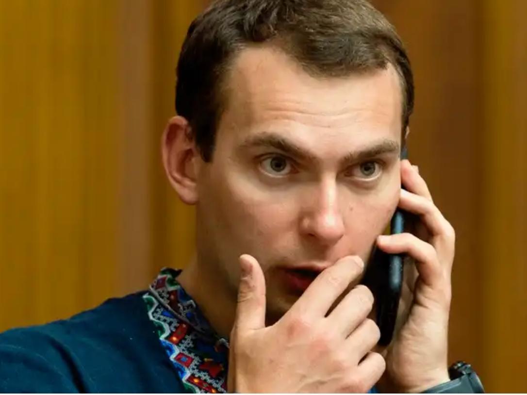 На нардепа Железняка відкрито кримінальну справу за розкрадання державних коштів, має бути підозра, – блогер-військовий