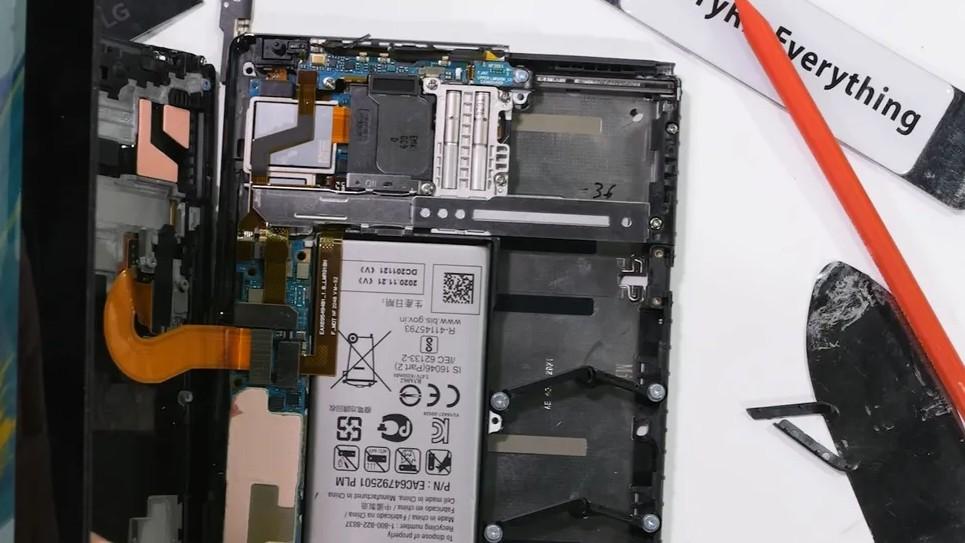 Уникальный смартфон LG с выдвижным дисплеем впервые показали на видео