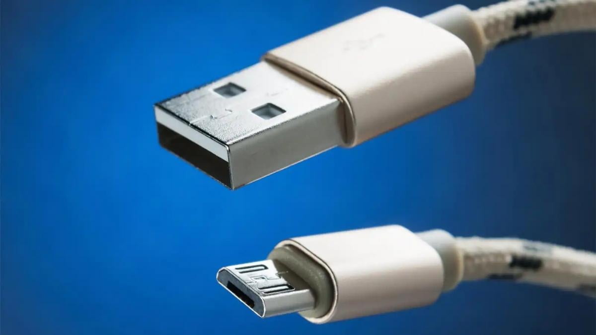 До USB-C був справжній хаос: найдивніші порти зарядки в історії смартфонів