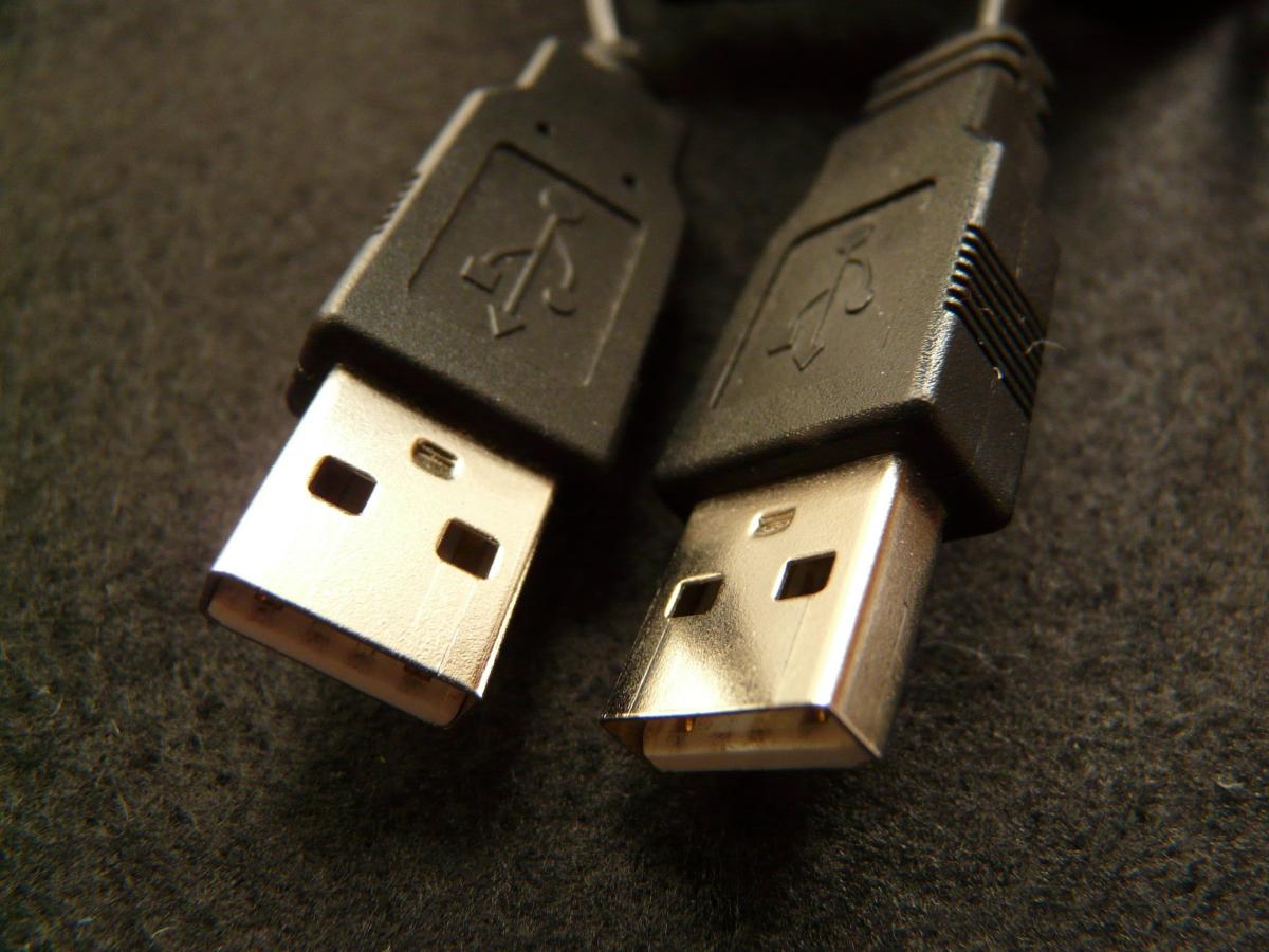 Простий трюк із USB, про який мало хто знає: як підключити штекер з першого разу