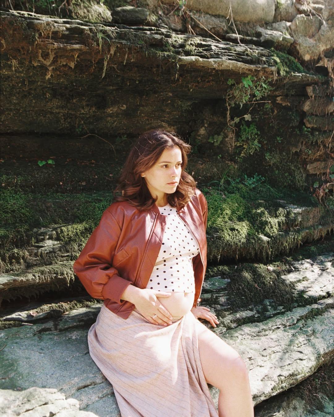 Відома українська акторка розсекретила вагітність і показала ніжні фото