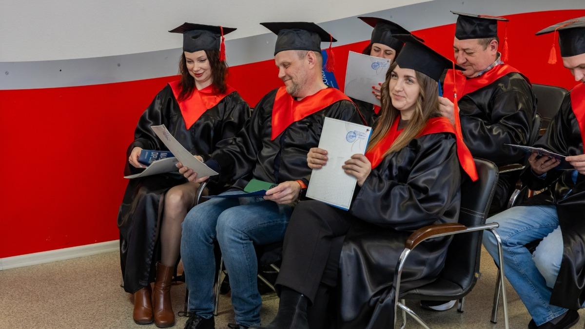 Украинцы могут бесплатно получить техническое образование: 'Метинвест Политехника' открыла набор по ваучерам Украинцы могут бесплатно получить техническое образование: 'Метинвест Политехника' открыла набор по ваучерам