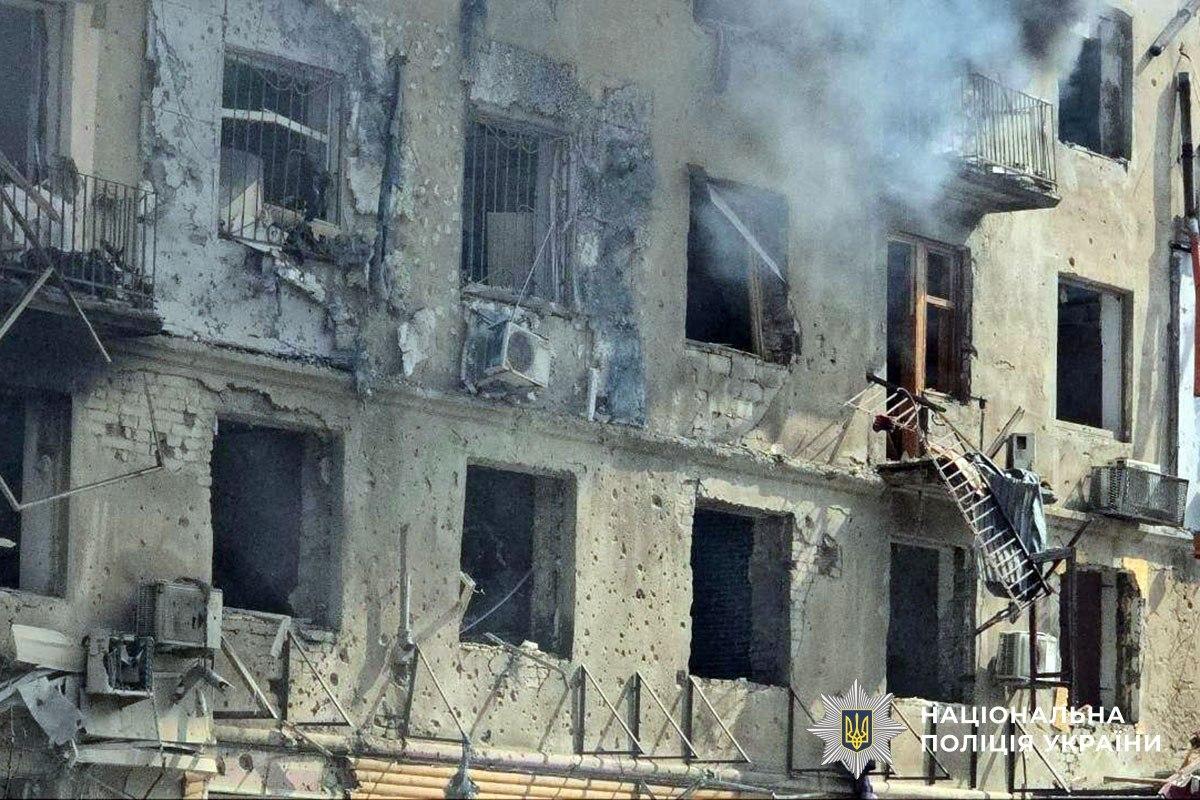 Россияне ударили бомбами по центру Краматорска: по меньшей мере 10 раненых (фото)
