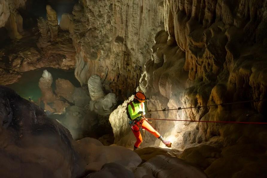 Мужчина случайно нашел самую большую пещеру в мире, а потом потерял её на 17 лет