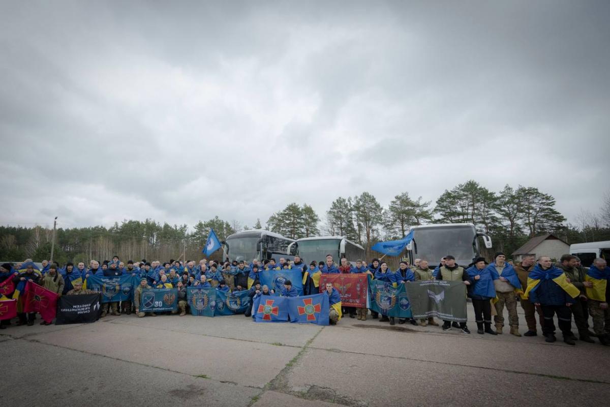 Один зі звільнених полонених був у напів свідомому стані, у нього важка травма, - омбудсмен