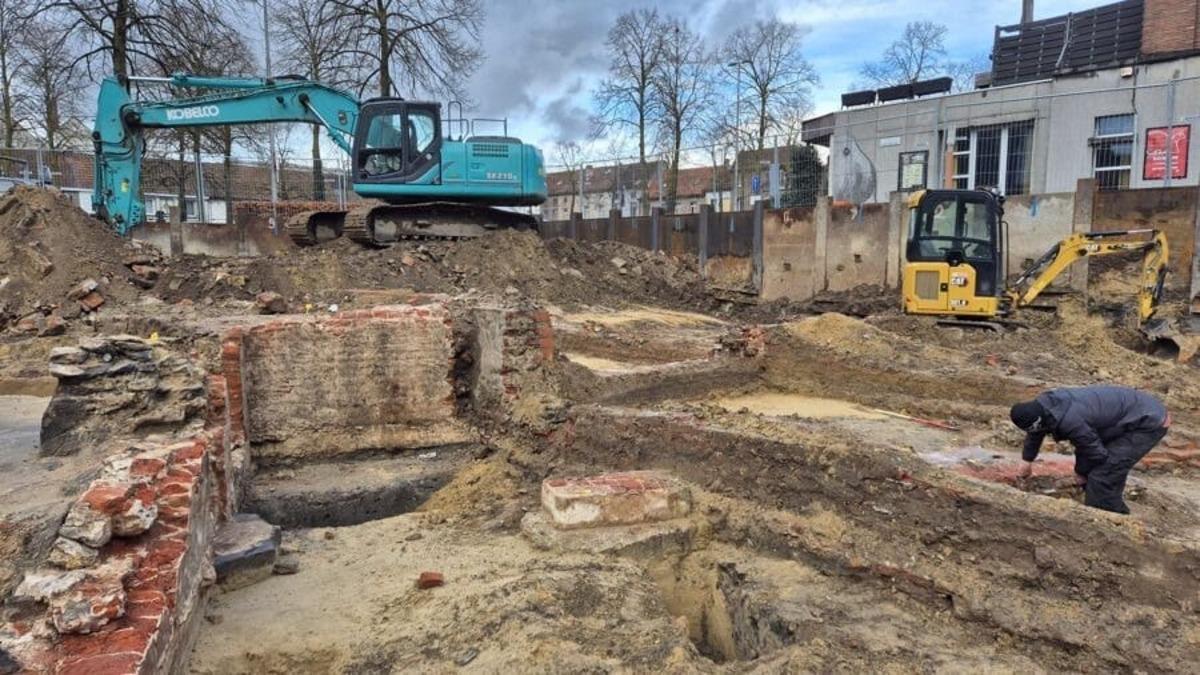 У Бельгії будівельники виявили район, похований римським імператором 500 років тому У Бельгії будівельники виявили район, похований римським імператором 500 років тому