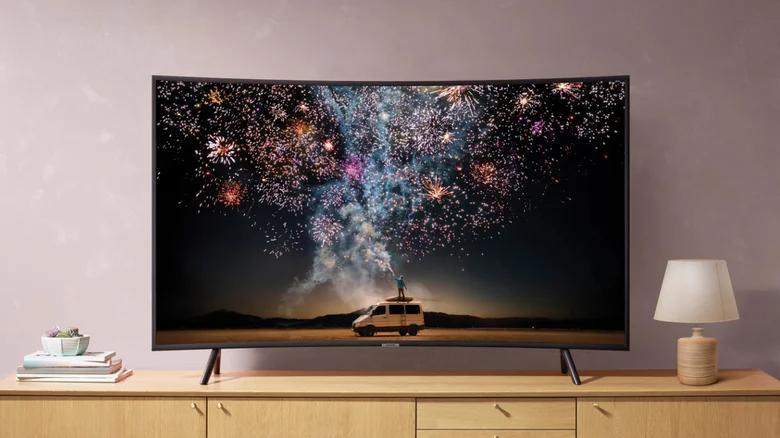 Куди зникли вигнуті телевізори та чому їх більше не роблять Куди зникли вигнуті телевізори та чому їх більше не роблять