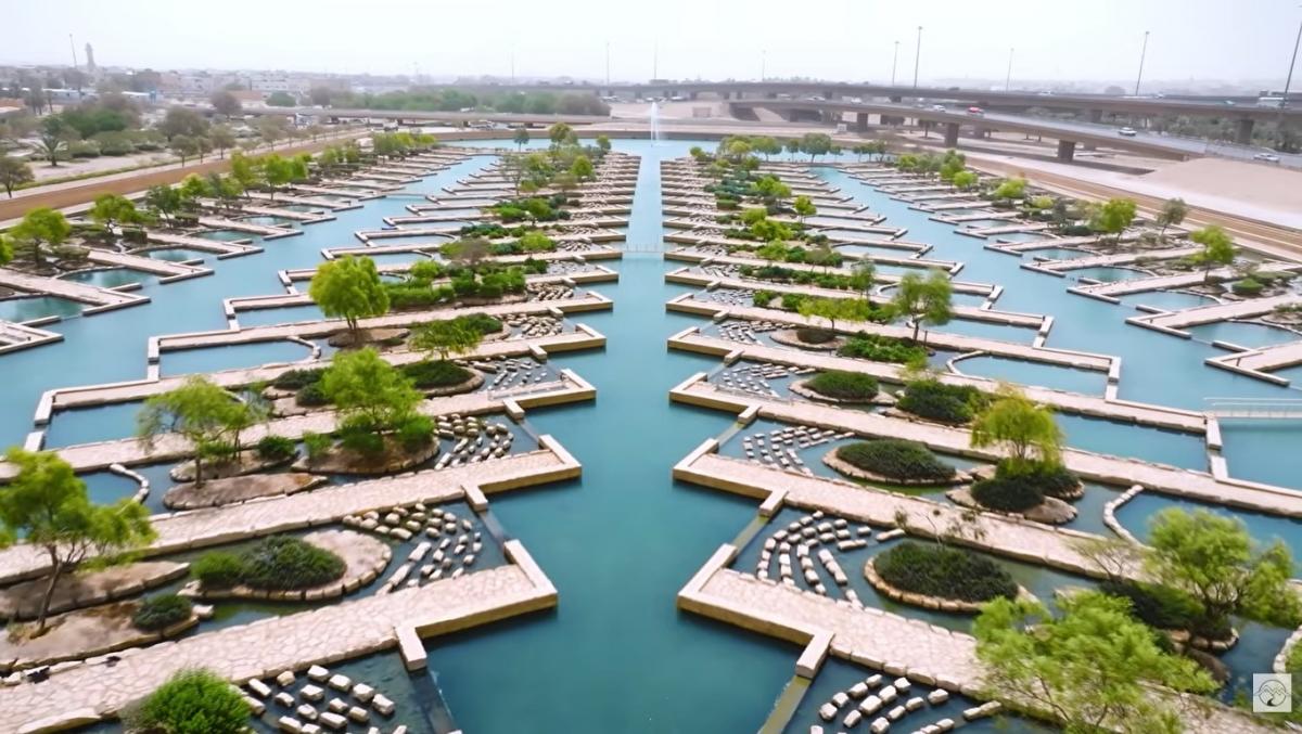 Саудівська Аравія створила в самому серці пустелі річку з квітучими берегами: як це вдалося Саудівська Аравія створила в самому серці пустелі річку з квітучими берегами: як це вдалося